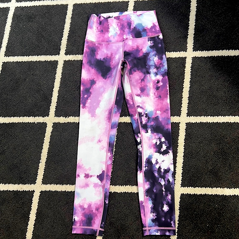 Lululemon Wunder Under yoga pants, size 4